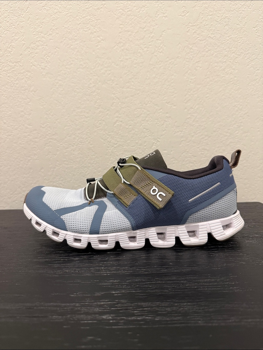 Women’s Size 10 On Running Cloud Shoes in Blue Olive and White Training Shoe